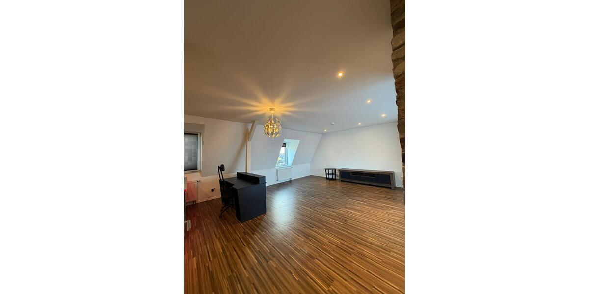 Dachgeschoßwohnung Duisburg Essenberg - 2 Zimmer, 92 m&sup2;, 1.160&euro; | Angebot:25146673