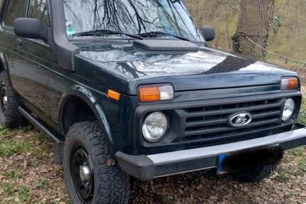 Lada Niva 48.000 km 11.700 &euro; Kamp-Lintfort 47475