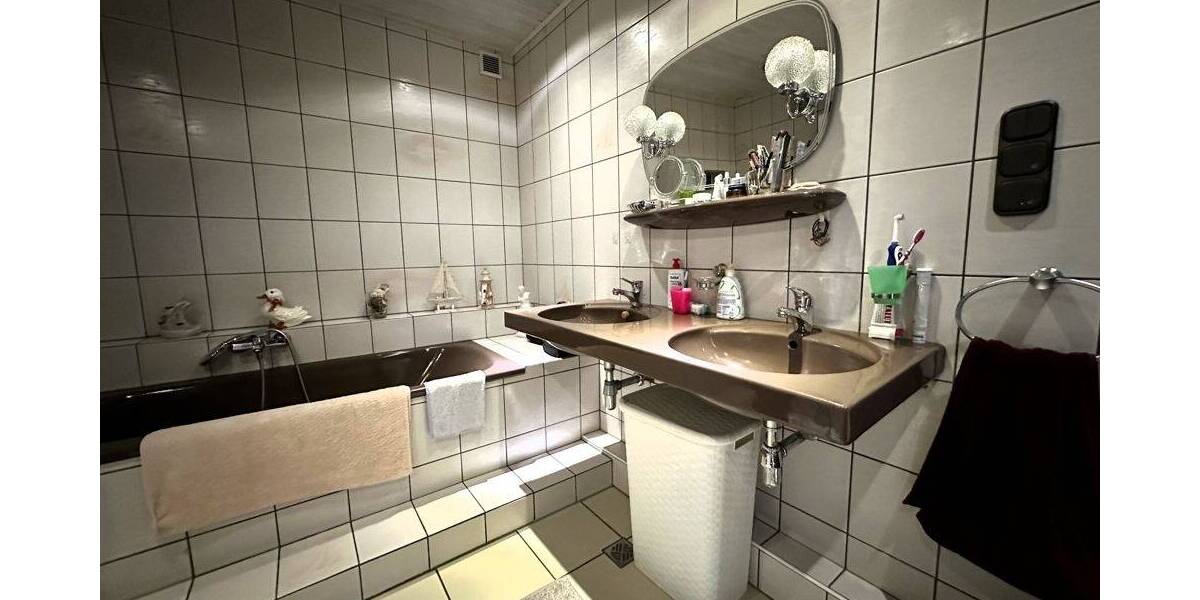 Doppelhaushälfte Essen Karnap - 6 Zimmer, 197 m&sup2;, 450.000&euro; | Angebot:25707136