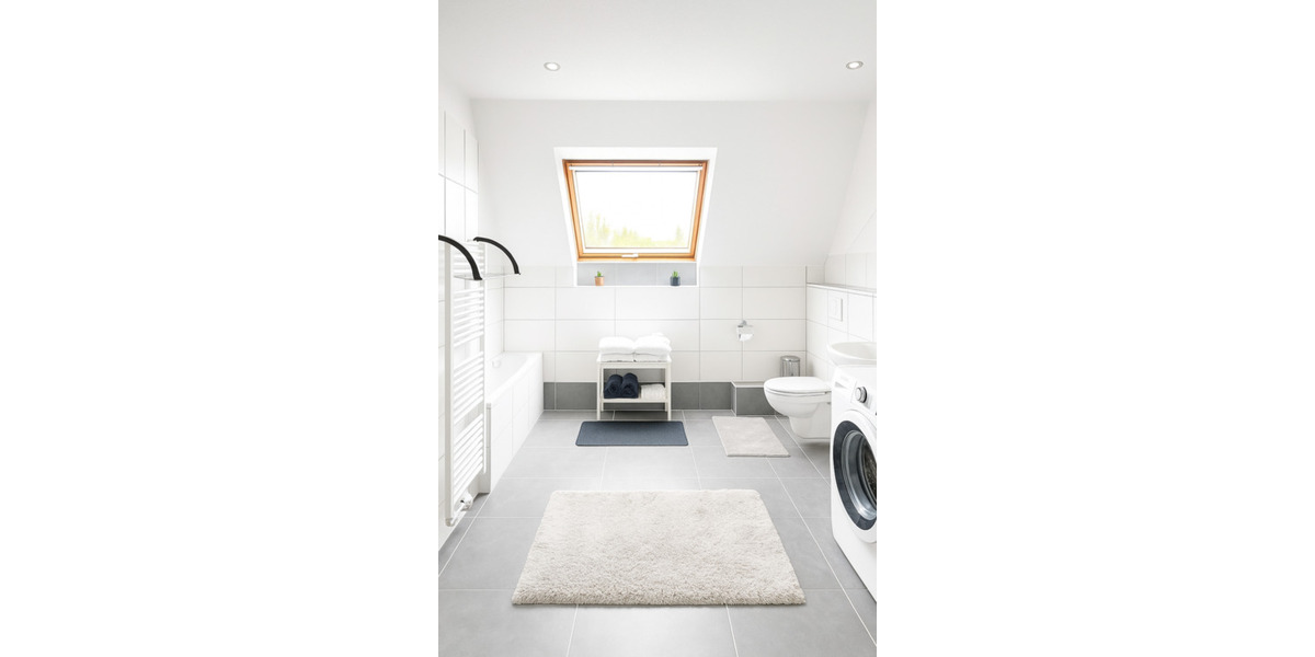 Dachgeschoßwohnung Duisburg Duisburg-Mitte - 2.5 Zimmer, 70 m&sup2;, 1.200&euro; | Angebot:25309711