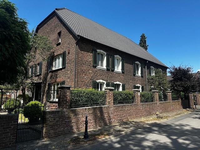 Erdgeschoßwohnung Duisburg Rheinhausen - 7 Zimmer, 211 m&sup2;, 2.000&euro; | Angebot:25962714