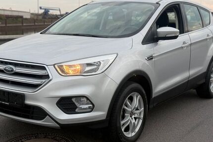 Ford Kuga 93.650 km 10.999 &euro; Duisburg 47138