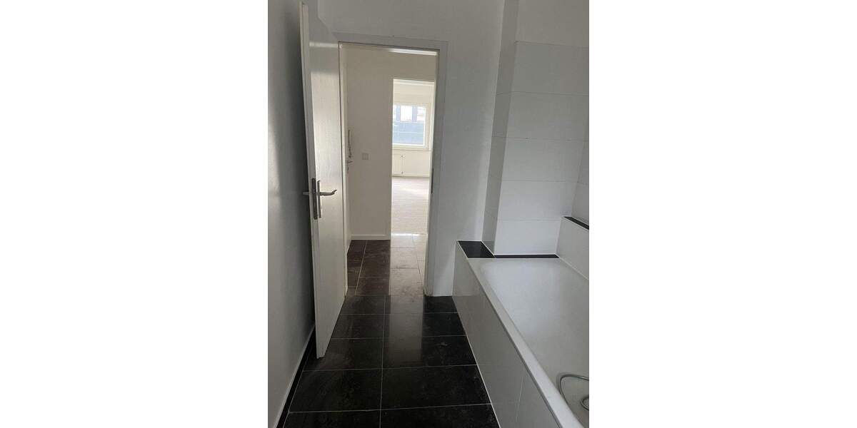 Etagenwohnung Krefeld Stadtmitte - 2 Zimmer, 91 m&sup2;, 710&euro; | Angebot:25780302