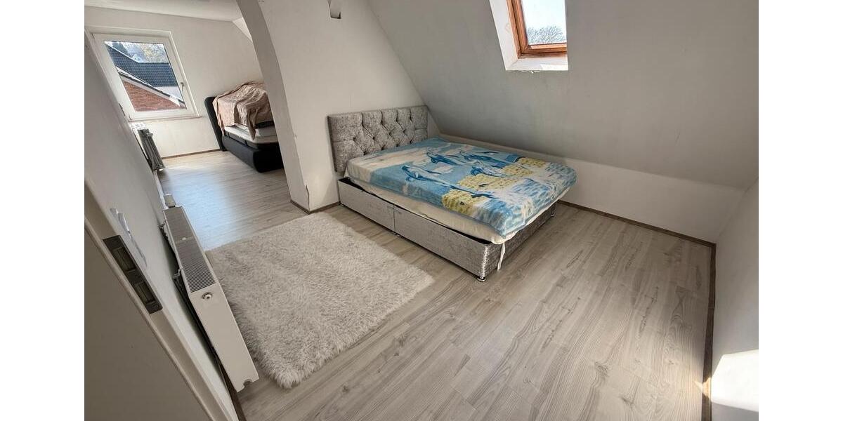 Dachgeschoßwohnung Gelsenkirchen Buer - 3.5 Zimmer, 65 m&sup2;, 750&euro; | Angebot:25840848