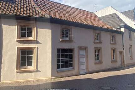 Haus Dinslaken - 14 Zimmer, 288 m&sup2;, 640.000&euro; | Angebot:25267212