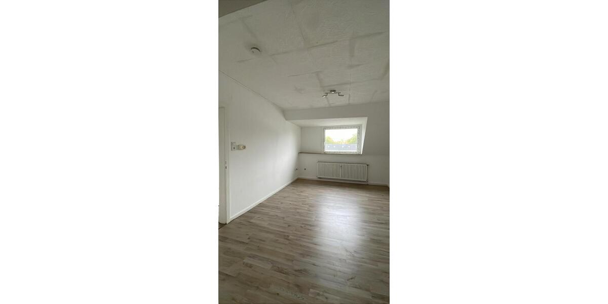 Dachgeschoßwohnung Duisburg Duisburg-Mitte - 3 Zimmer, 52 m&sup2;, 720&euro; | Angebot:26045451