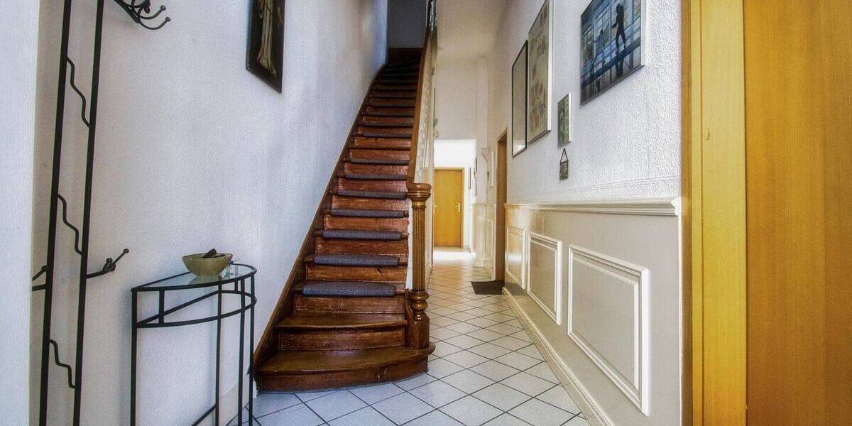 Einfamilienhaus Krefeld Stadtmitte - 1 Zimmer, 237 m&sup2;, 435.000&euro; | Angebot:26806672