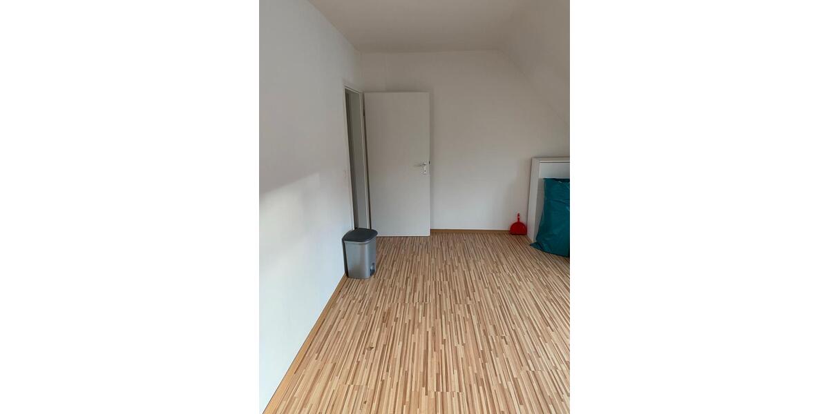 Dachgeschoßwohnung Essen Stadtbezirk III - 2.5 Zimmer, 43 m&sup2;, 680&euro; | Angebot:25545178