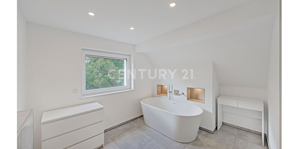 Traumhaus für Paare: Moderne Räume, freistehende Badewanne & viel Potenzial im Grünen - Einfamilienhaus Essen Stadtbezirk IV | Angebot:27248509
