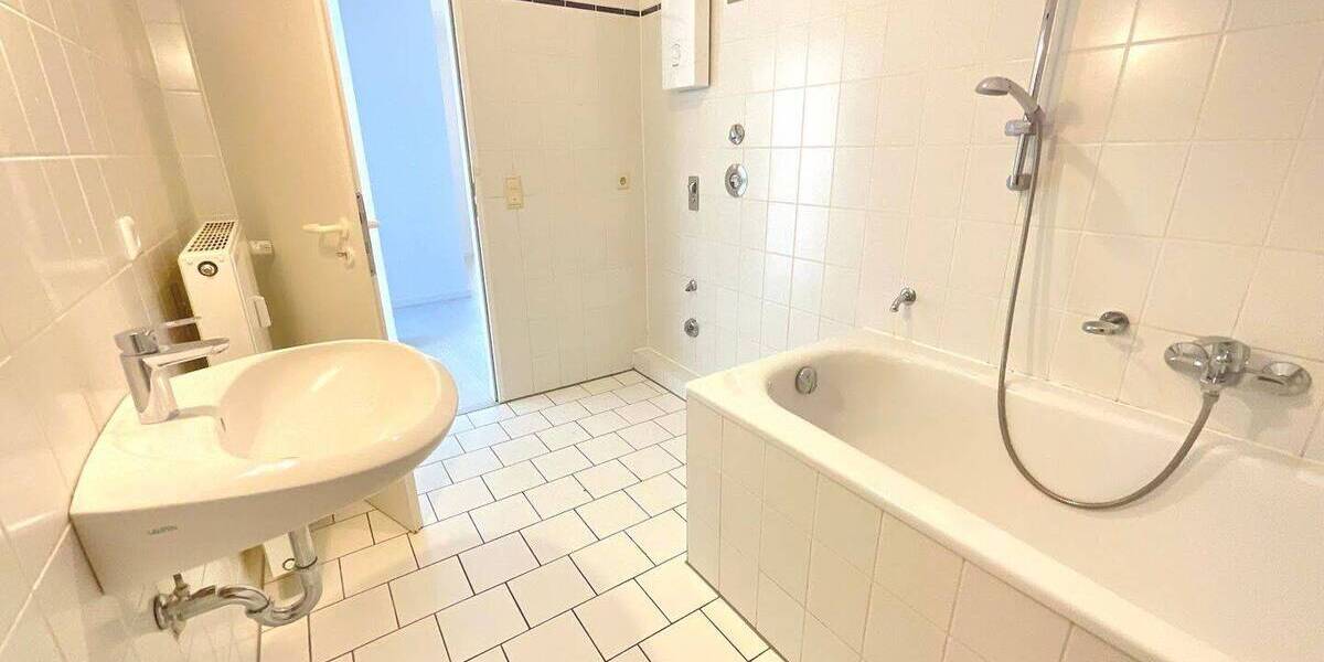 Etagenwohnung Krefeld Stadtmitte - 3 Zimmer, 81 m&sup2;, 609&euro; | Angebot:26779744