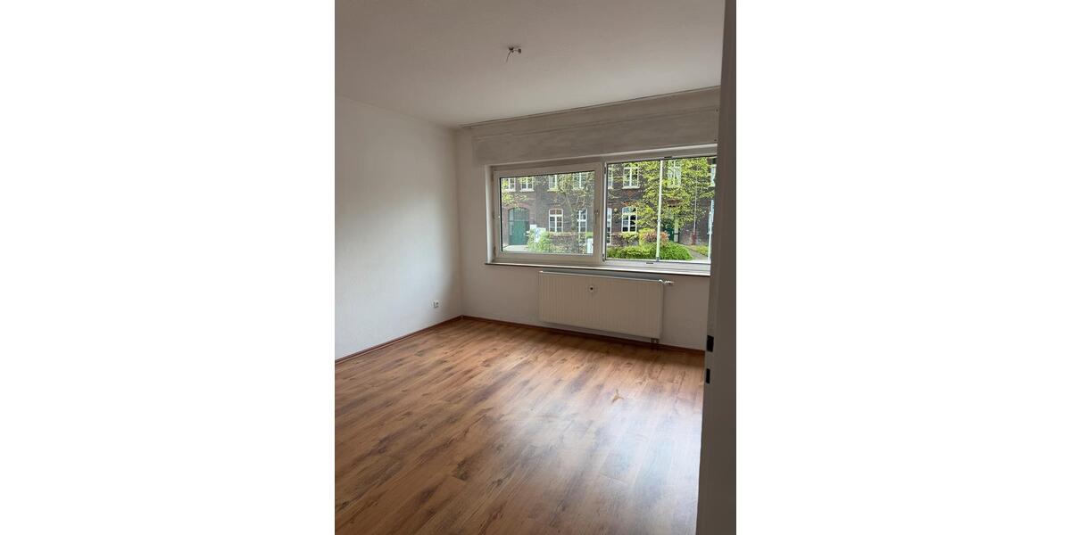 Erdgeschoßwohnung Essen Stadtbezirk IV - 1 Zimmer, 58 m&sup2;, 490&euro; | Angebot:26261253