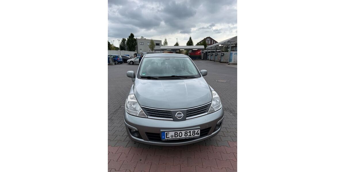 Nissan Tiida 187.050 km 2.500 &euro; Essen 45138