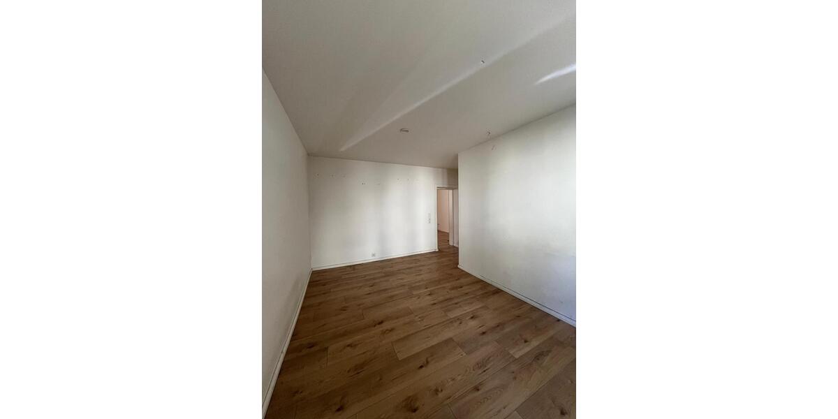Erdgeschoßwohnung Essen Stadtbezirk IV - 3.5 Zimmer, 80 m&sup2;, 550&euro; | Angebot:24610633