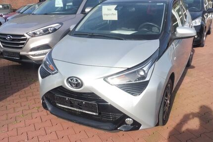 Toyota Aygo (X) 29.000 km 10.990 &euro; Oberhausen 46045