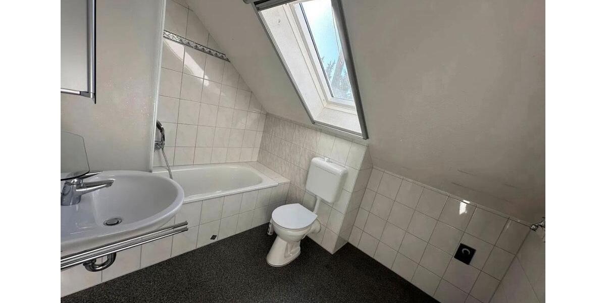 Dachgeschoßwohnung Duisburg Hamborn - 3 Zimmer, 65 m&sup2;, 598&euro; | Angebot:25918385