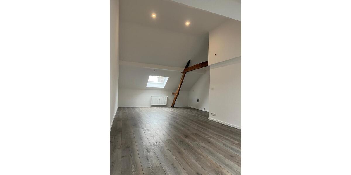 Dachgeschoßwohnung Krefeld Cracau - 3 Zimmer, 63 m&sup2;, 135.000&euro; | Angebot:26184839