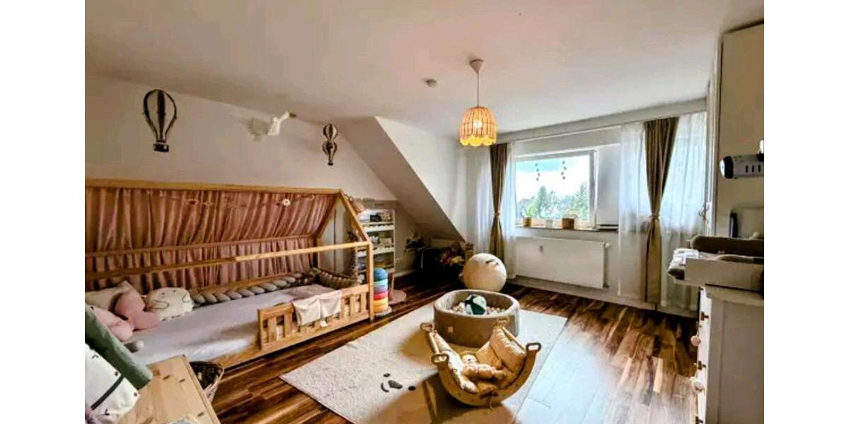Dachgeschoßwohnung Oberhausen Rothebusch - 3 Zimmer, 95 m&sup2;, 1.000&euro; | Angebot:26253421