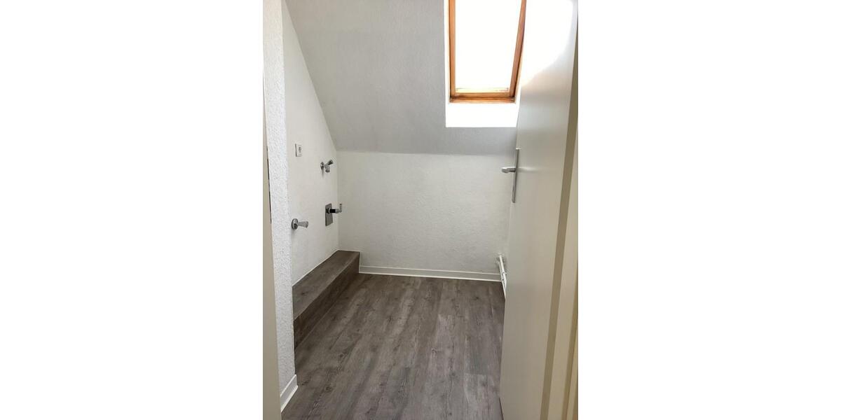 Dachgeschoßwohnung Mülheim an der Ruhr - 2.5 Zimmer, 57 m&sup2;, 671&euro; | Angebot:25304417