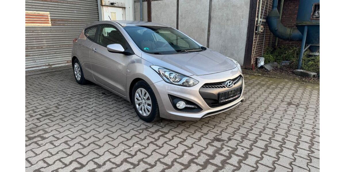 Hyundai i30 180.000 km 4.099 &euro; Bottrop 46240