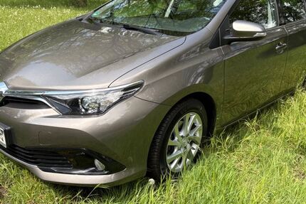 Toyota Auris 64.000 km 11.390 &euro; Dorsten 46286