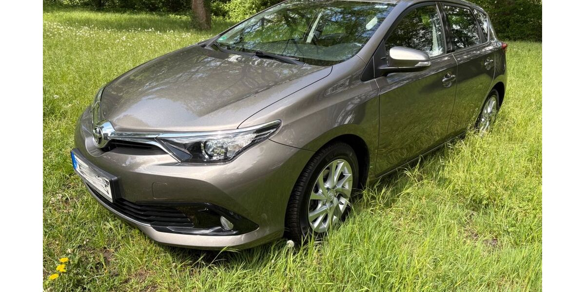 Toyota Auris 64.000 km 11.390 &euro; Dorsten 46286