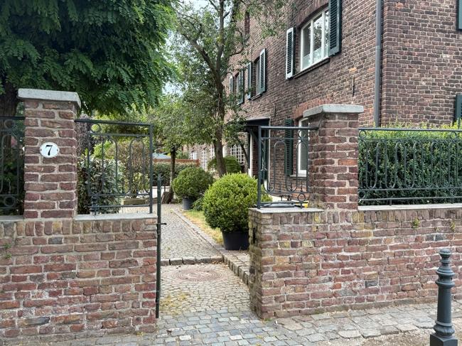 Erdgeschoßwohnung Duisburg Rheinhausen - 7 Zimmer, 211 m&sup2;, 2.000&euro; | Angebot:25962714