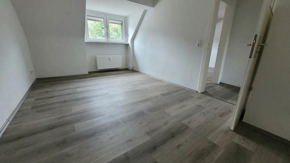 Dachgeschoßwohnung Essen Stadtbezirk IV - 2 Zimmer, 47 m&sup2;, 406&euro; | Angebot:24493576