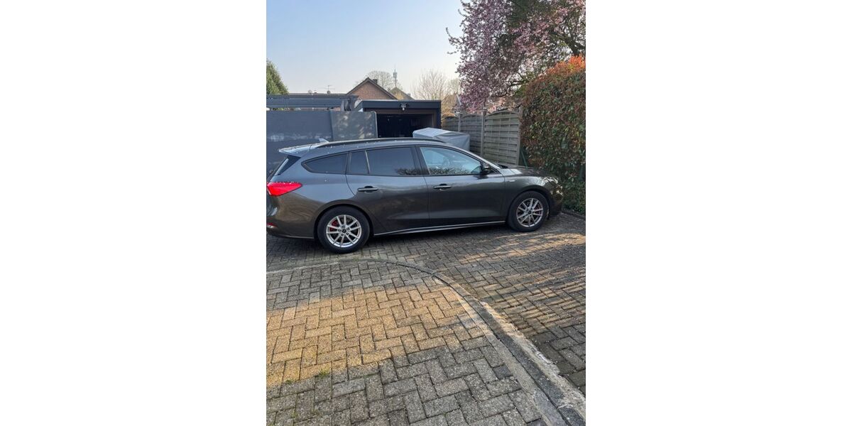 Ford Focus 63.000 km 17.700 &euro; Oberhausen 46119