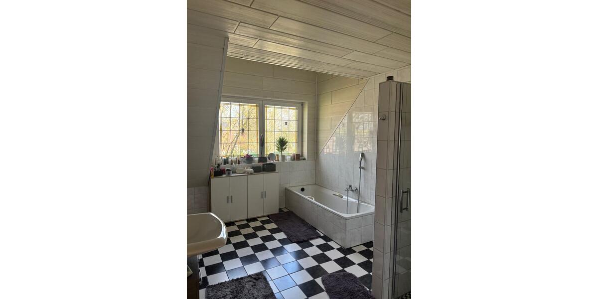 Etagenwohnung Rheurdt - 1 Zimmer, 125 m&sup2;, 1.200&euro; | Angebot:25539392