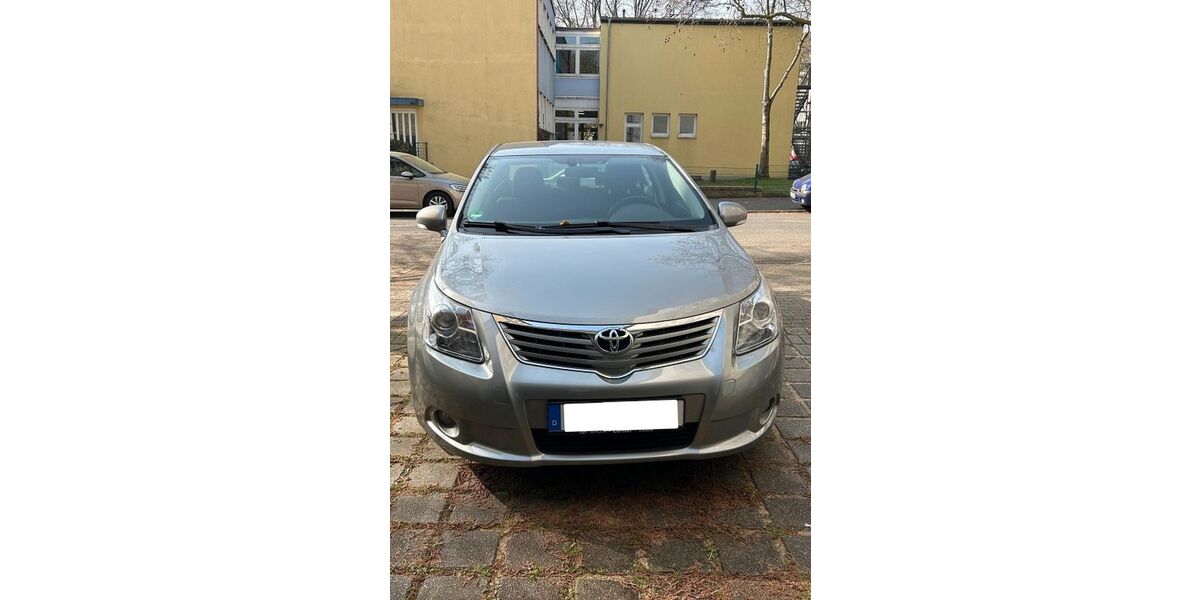 Toyota Avensis 49.400 km 8.900 &euro; Essen 45138