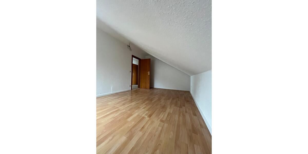 Dachgeschoßwohnung Voerde (Niederrhein) - 2.5 Zimmer, 65 m&sup2;, 650&euro; | Angebot:25830173