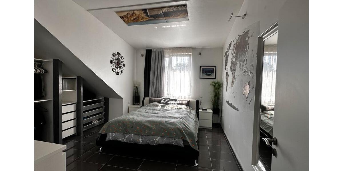 Dachgeschoßwohnung Essen Frillendorf - 3 Zimmer, 96 m&sup2;, 229.000&euro; | Angebot:27044145