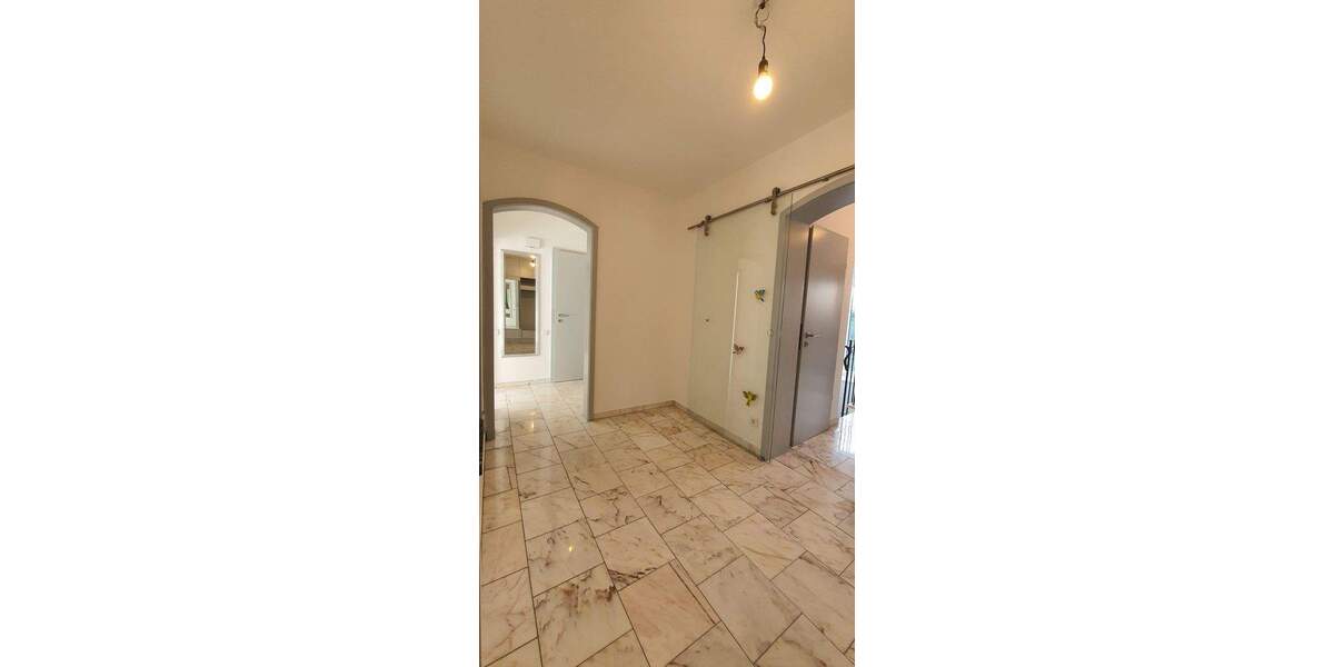 Etagenwohnung Duisburg Rahm - 4 Zimmer, 130 m&sup2;, 1.800&euro; | Angebot:25854102