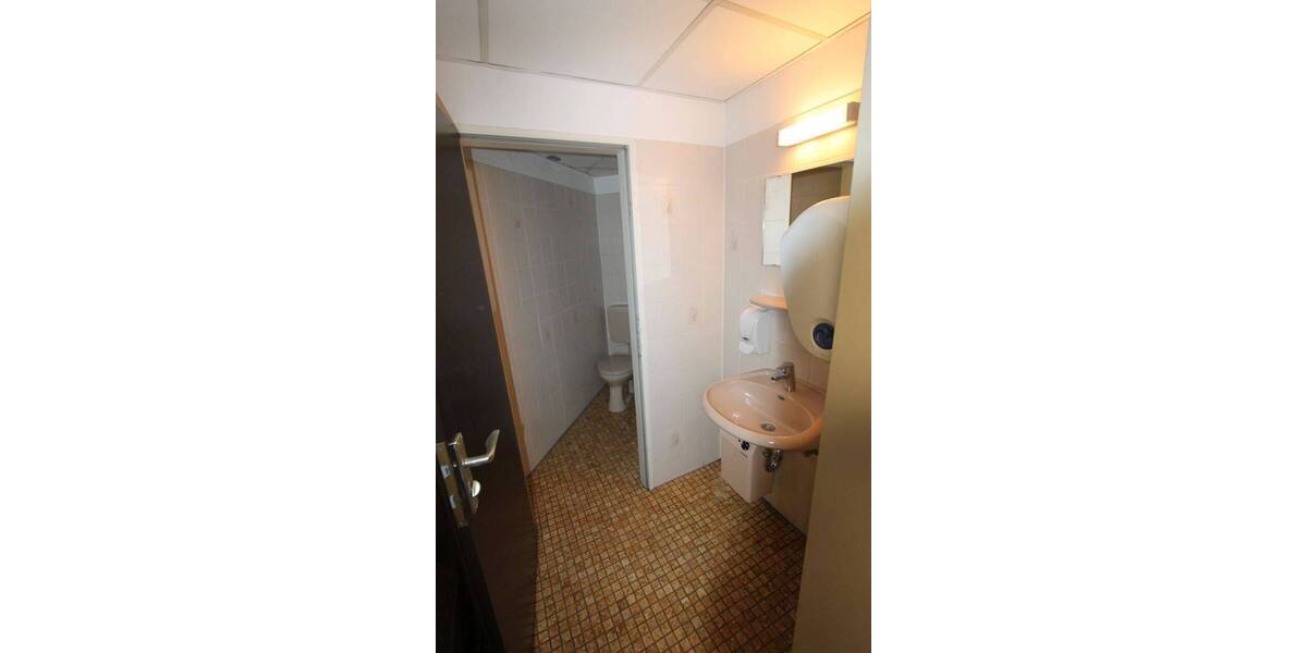 Gewerbeobjekt Krefeld Stadtmitte - 9 Zimmer, 214 m&sup2;, 1.200&euro; | Angebot:25684498