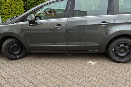 Peugeot 5008 149.000 km 7.750 &euro; Xanten 46509