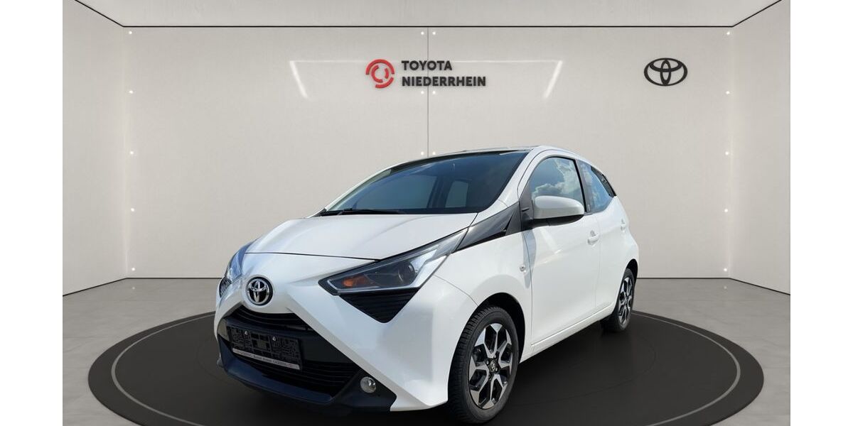 Toyota Aygo (X) 33.800 km 11.888 &euro; Krefeld 47809