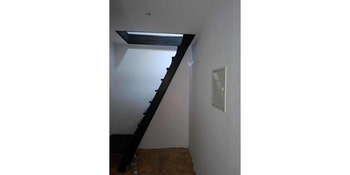 Dachgeschoßwohnung Krefeld - 2.5 Zimmer, 57 m&sup2;, 115.000&euro; | Angebot:26118096