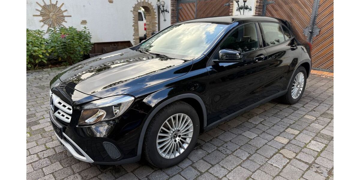 Mercedes-Benz GLA 180 147.221 km 14.850 &euro; Neukirchen-Vluyn 47506