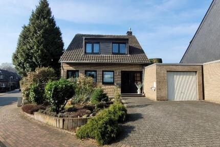 Haus Dinslaken Hiesfeld - 7 Zimmer, 140 m&sup2;, 590.000&euro; | Angebot:25831753