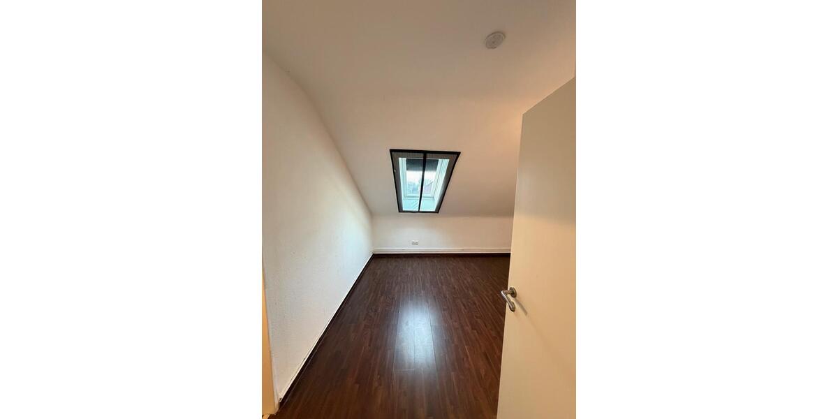 Dachgeschoßwohnung Gelsenkirchen Resse - 3.5 Zimmer, 79 m&sup2;, 570&euro; | Angebot:25173088