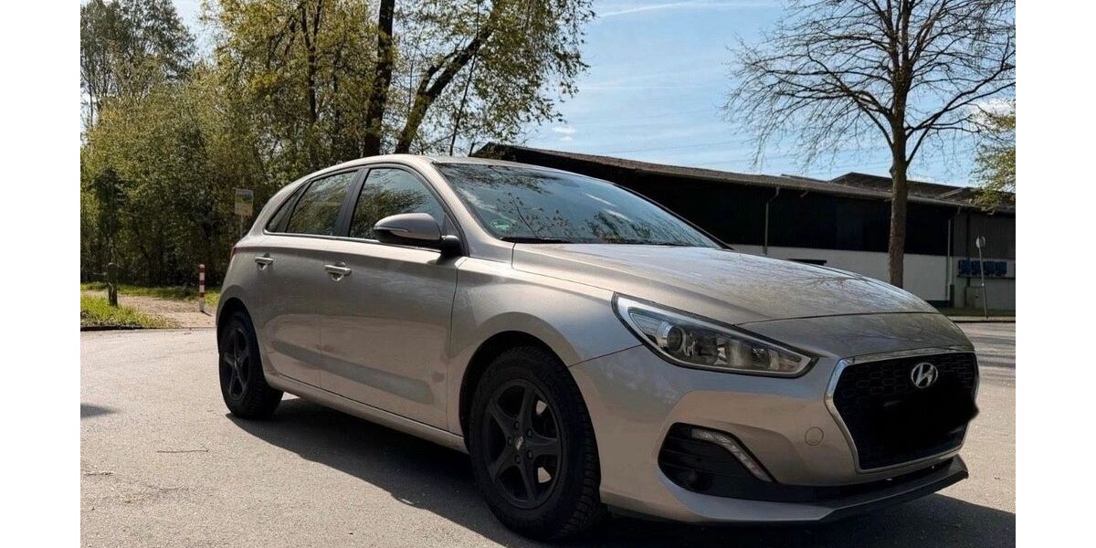 Hyundai i30 128.460 km 8.499 &euro; Duisburg 47167