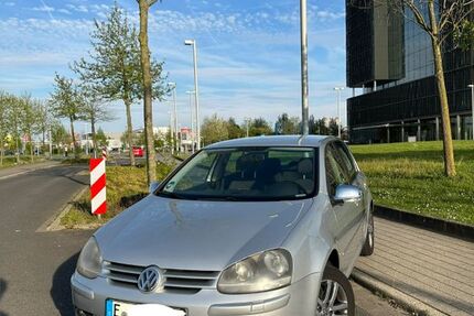 VW Golf 210.000 km 2.900 &euro; Essen 45139