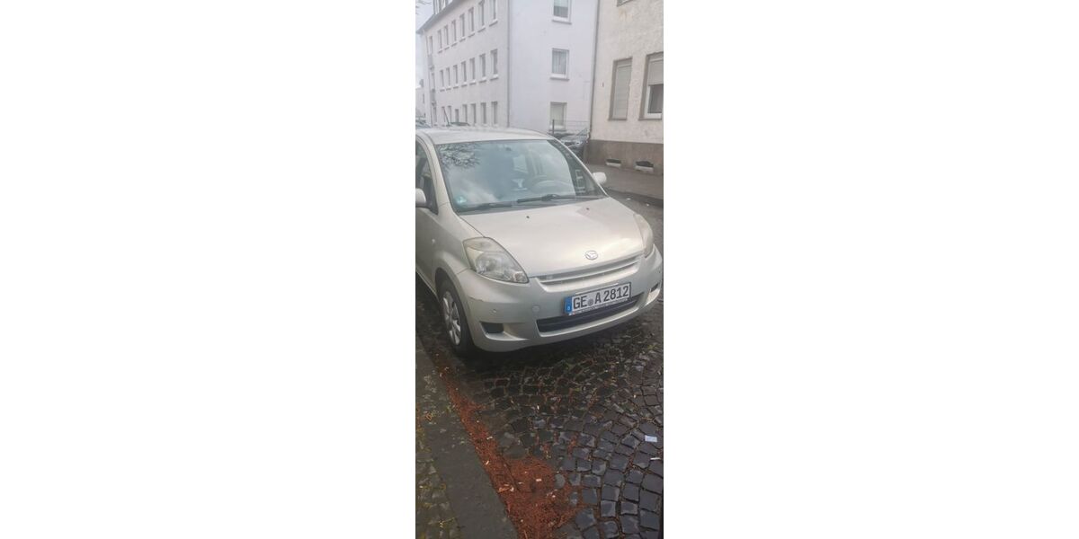 Daihatsu Sirion 95.000 km 2.400 &euro; gelsenkirchen 45888