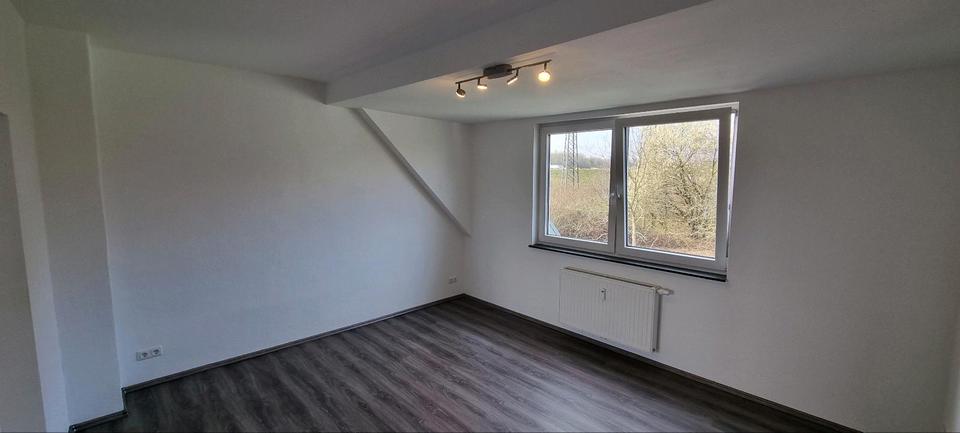 Dachgeschoßwohnung Essen Stadtbezirk V - 2.5 Zimmer, 75 m&sup2;, 940&euro; | Angebot:25304043