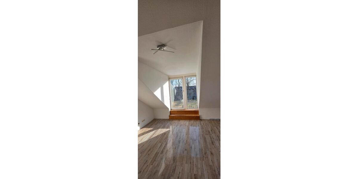 Dachgeschoßwohnung Oberhausen Alstaden - 3 Zimmer, 80 m&sup2;, 910&euro; | Angebot:26042384