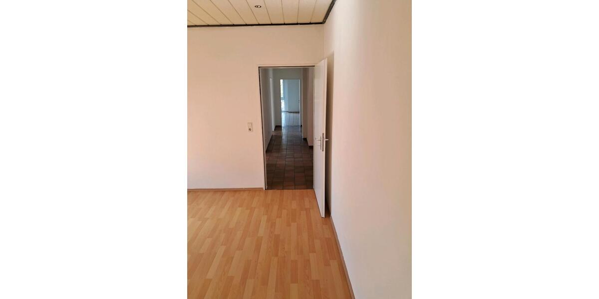 Dachgeschoßwohnung Duisburg Ruhrort - 4 Zimmer, 95 m&sup2;, 149.000&euro; | Angebot:26178480