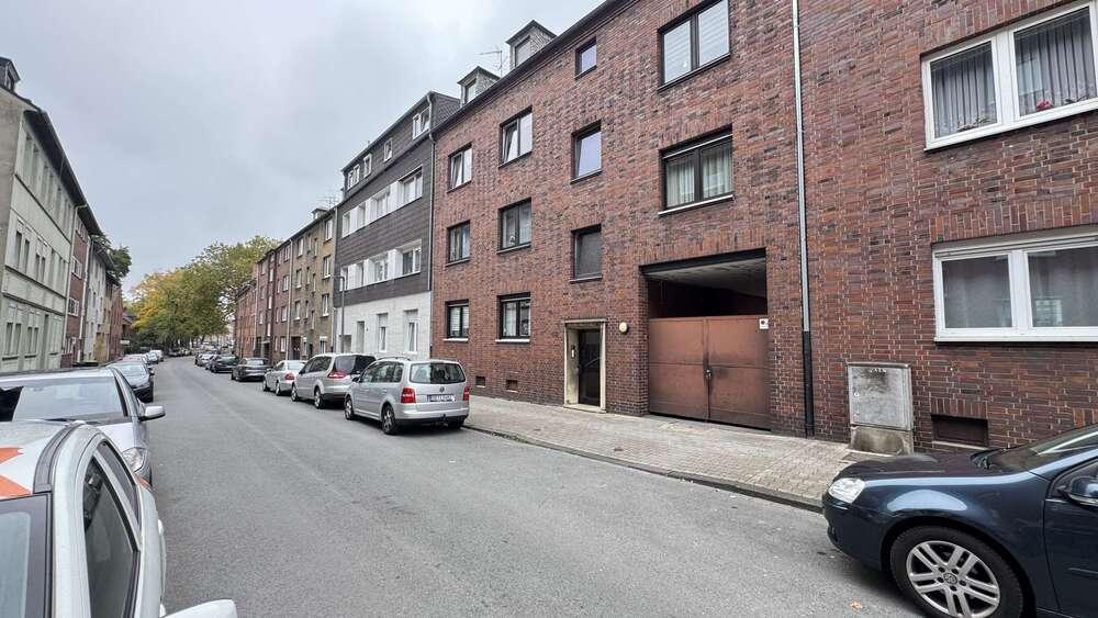 Gepflegte 3,5-Zimmer-Dachgeschosswohnung mit Einbauküche und Garage - Dachgeschoßwohnung Gelsenkirchen Gelsenkirchen-Mitte | Angebot:24740235