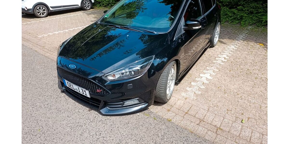 Ford Focus 171.000 km 12.400 &euro; Geldern 47608