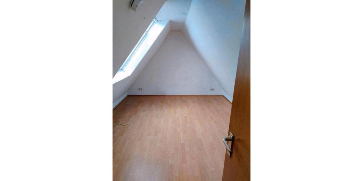 Dachgeschoßwohnung Gelsenkirchen Gelsenkirchen-Mitte - 3 Zimmer, 70 m&sup2;, 570&euro; | Angebot:25382888