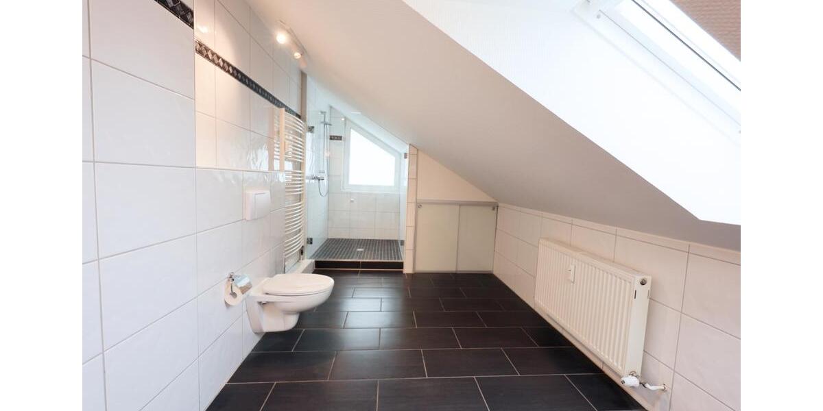 Dachgeschoßwohnung Moers Schwafheim - 2.5 Zimmer, 80 m&sup2;, 214.000&euro; | Angebot:26067794